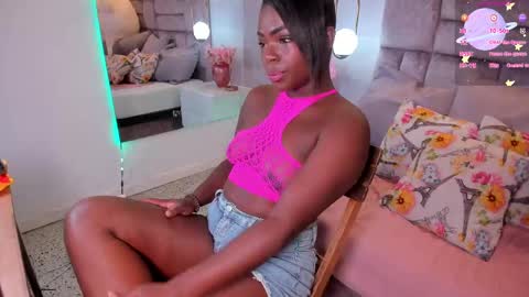 Snapshot of amina_westt chatting on 09.20.25 Amina online show from 09.20.25