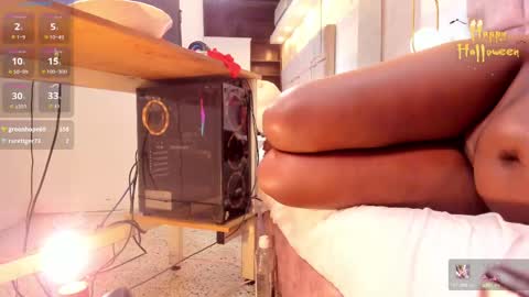 Snapshot of amina_westt chatting on 10.08.25 Amina online show from 10.08.25