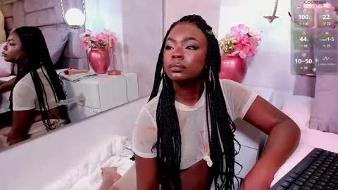 Snapshot of amina_westt chatting on 10.11.25 Amina online show from 10.11.25