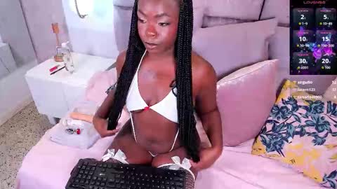 Snapshot of amina_westt chatting on 10.12.25 Amina online show from 10.12.25