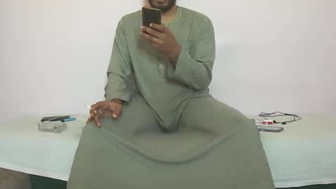 Snapshot of amir_elaraby chatting on 10.09.25 Amir online show from 10.09.25