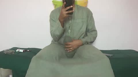 Snapshot of amir_elaraby chatting on 11.10.25 Amir online show from 11.10.25