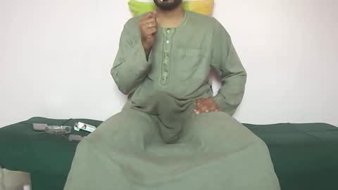 Snapshot of amir_elaraby chatting on 11.11.25 Amir online show from 11.11.25