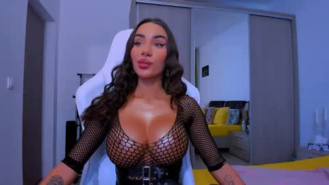 Snapshot of amiracataleya chatting on 01.10.25 Arinna online show from 01.10.25