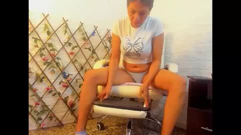 Snapshot of amiradulce chatting on 01.13.25 AMIRA online show from 01.13.25