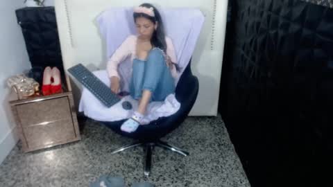 Snapshot of amiradulce chatting on 02.28.25 AMIRA online show from 02.28.25