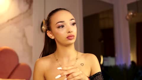 Snapshot of amiraveyl chatting on 09.29.25 Amiraveyl online show from 09.29.25