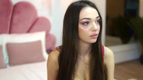 Snapshot of amiraveyl chatting on 10.05.25 Amiraveyl online show from 10.05.25