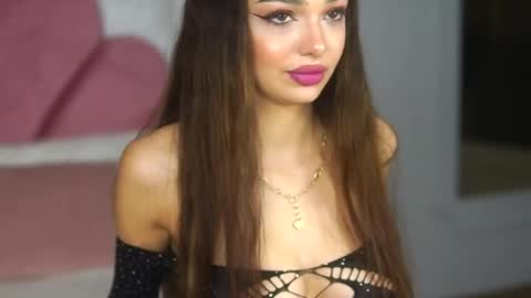 Snapshot of amiraveyl chatting on 10.11.25 Amiraveyl online show from 10.11.25