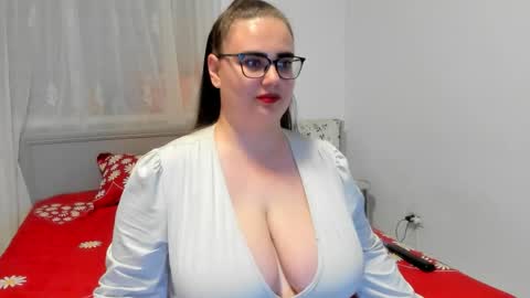 Snapshot of amiravyxen chatting on 06.05.26 Amira Vyxen online show from 06.05.26