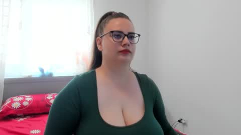 Snapshot of amiravyxen chatting on 06.08.26 Amira Vyxen online show from 06.08.26