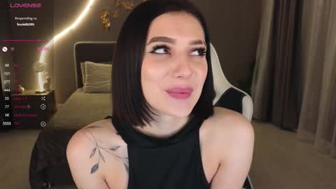 Snapshot of ammy_cumwme chatting on 10.28.25 Ammy dont forget to thumbs up me online show from 10.28.25