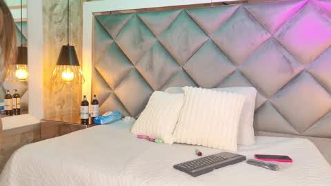 Snapshot of ammy_durand chatting on 09.30.25 ammy durand online show from 09.30.25