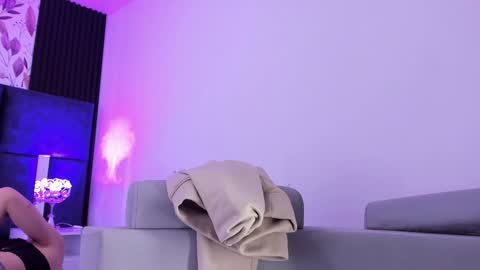 Snapshot of ammyjoness_ chatting on 12.17.24 Ammy Jones online show from 12.17.24