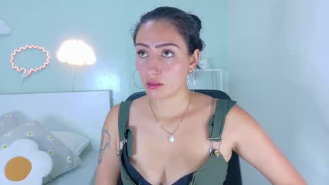 Snapshot of ammyrouse__ chatting on 02.18.26 A M M Y online show from 02.18.26