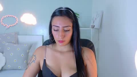 Snapshot of ammyrouse__ chatting on 02.27.26 A M M Y online show from 02.27.26