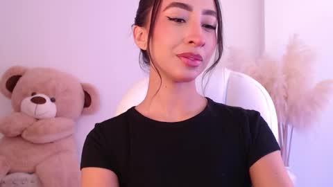 Snapshot of amonet_x chatting on 10.18.25 Sophi online show from 10.18.25