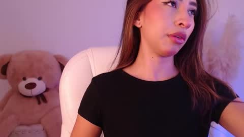 Snapshot of amonet_x chatting on 10.21.25 Sophi online show from 10.21.25