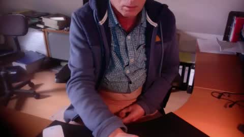 Snapshot of amor2200 chatting on 10.13.25 Amor2200 online show from 10.13.25