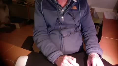 Snapshot of amor2200 chatting on 10.26.25 Amor2200 online show from 10.26.25