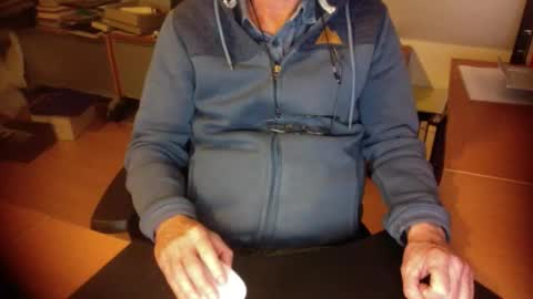 Snapshot of amor2200 chatting on 10.28.25 Amor2200 online show from 10.28.25