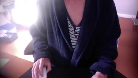 Snapshot of amor2200 chatting on 11.04.25 Amor2200 online show from 11.04.25