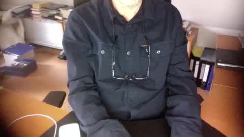 Snapshot of amor2200 chatting on 11.10.25 Amor2200 online show from 11.10.25