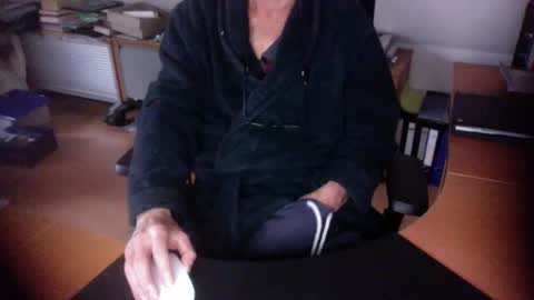 Snapshot of amor2200 chatting on 11.14.25 Amor2200 online show from 11.14.25