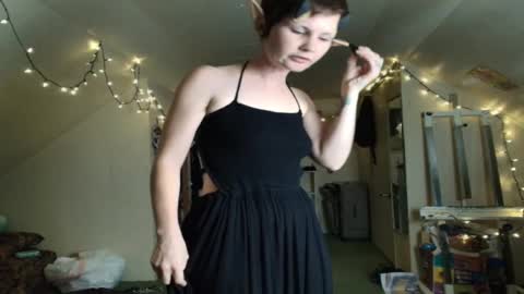 Snapshot of amoramystic chatting on 10.26.25 Amora Mystic online show from 10.26.25