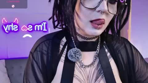 Snapshot of amorefae chatting on 05.15.26 amore online show from 05.15.26