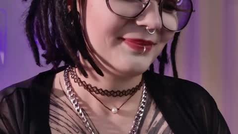 Snapshot of amorefae chatting on 05.19.26 amore online show from 05.19.26