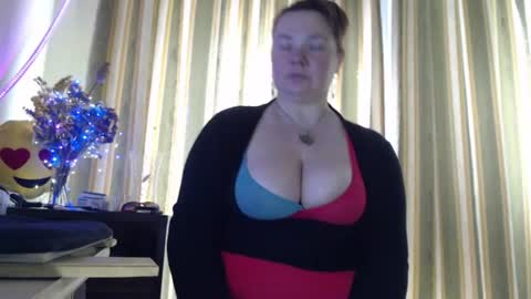 Snapshot of amorelara chatting on 06.15.26 amorelara online show from 06.15.26