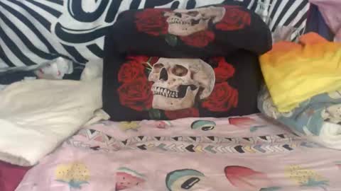 Snapshot of amuy_amuy chatting on 10.29.25 Amuy online show from 10.29.25