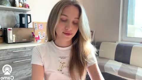 Snapshot of amy_chill chatting on 10.01.25 Amy Chill online show from 10.01.25