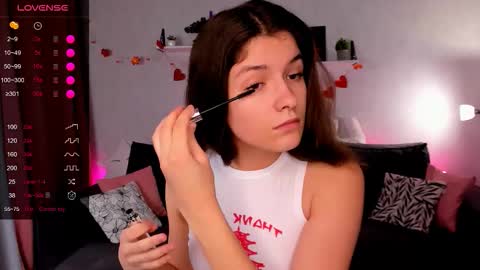 Snapshot of amy_cute_cat chatting on 11.06.25 Amy online show from 11.06.25