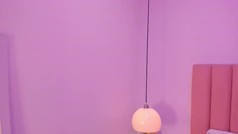 Snapshot of amy_ferreira chatting on 10.13.25 Aleja online show from 10.13.25