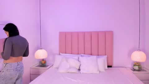 Snapshot of amy_ferreira chatting on 11.02.25 Aleja online show from 11.02.25