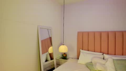 Snapshot of amy_ferreira chatting on 11.04.25 Aleja online show from 11.04.25