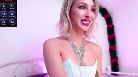 Snapshot of amy_glorious chatting on 12.21.25 Amy online show from 12.21.25