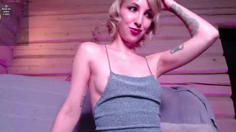 Snapshot of amy_glorious chatting on 04.25.26 Amy online show from 04.25.26