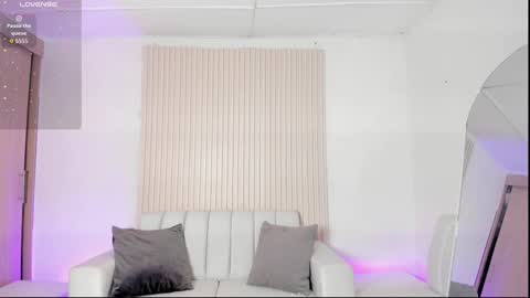 Snapshot of amy_medina_ chatting on 10.21.25 Emily online show from 10.21.25