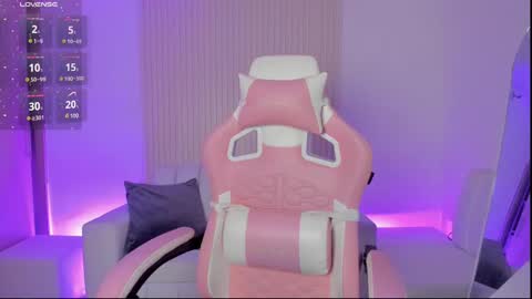 Snapshot of amy_medina_ chatting on 10.29.25 Emily online show from 10.29.25