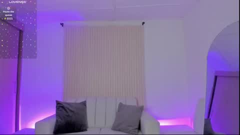 Snapshot of amy_medina_ chatting on 11.06.25 Emily online show from 11.06.25