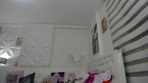 Snapshot of amy_queents chatting on 10.27.25 Amy Caroland online show from 10.27.25