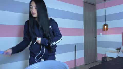 amy_saenz_ online show from 10.22.25