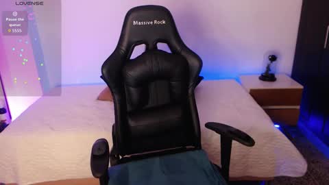 Snapshot of amy_stiward chatting on 11.10.25 Mia Cristancho online show from 11.10.25