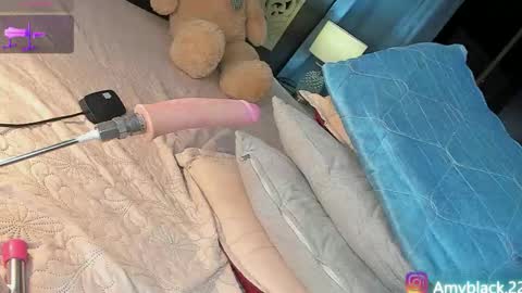 Snapshot of amyblack__ chatting on 10.09.25 Amy online show from 10.09.25