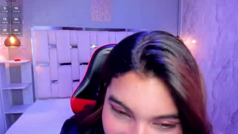 Snapshot of amyevan_ chatting on 09.25.25 amyevan_ online show from 09.25.25