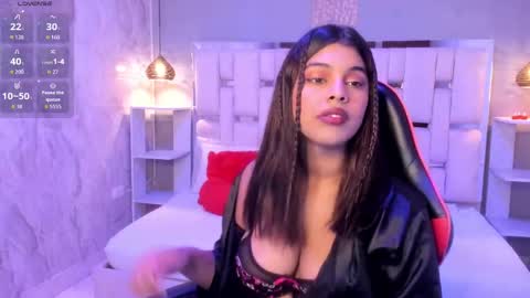 Snapshot of amyevan_ chatting on 10.02.25 amyevan_ online show from 10.02.25