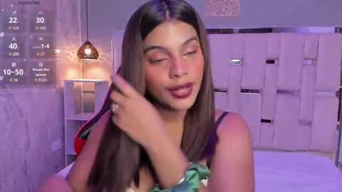 Snapshot of amyevan_ chatting on 10.22.25 amyevan_ online show from 10.22.25